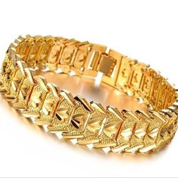 MEN'S 22K GOLD PLATED OVER STAINLESS STEEL  BRACELET ( PRICE IS FIRM BUT BUNDLE DISCOUNTS AVAILABLE FOR ALL YOUR PURCHASES!!