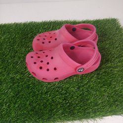 kids Crocs red - size C11. used