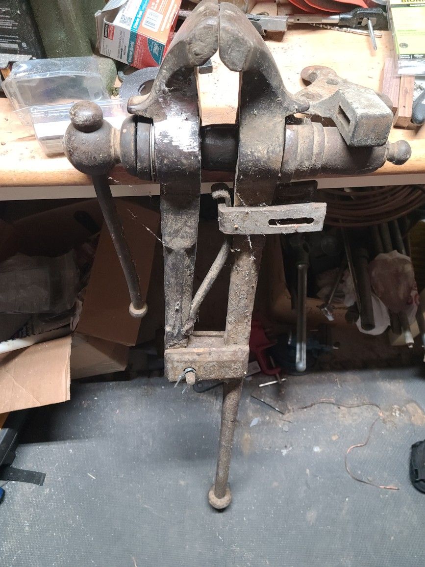 Blacksmith Post Leg Vise