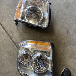 2007 GMC Denali Yukon Oem Headlights 