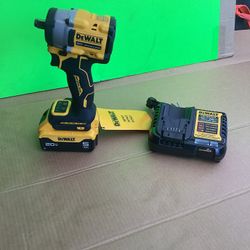 DEWALT ATOMIC 20V MAX LITHIUM-ION CORDLESS BRUSHLESS 1/2-IN VARIABLE SPEED IMPACT WRENCH 5 AH BATTERY AND CHARGER INCLUDED 450 FT-LBS OF TORQUE 