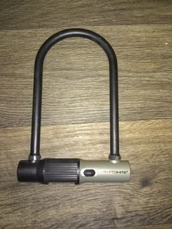 Kryptonite bike U-Lock with steel cable