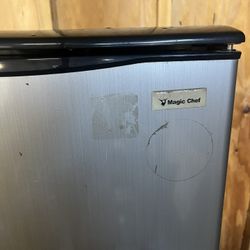 Mini refrigerator 
