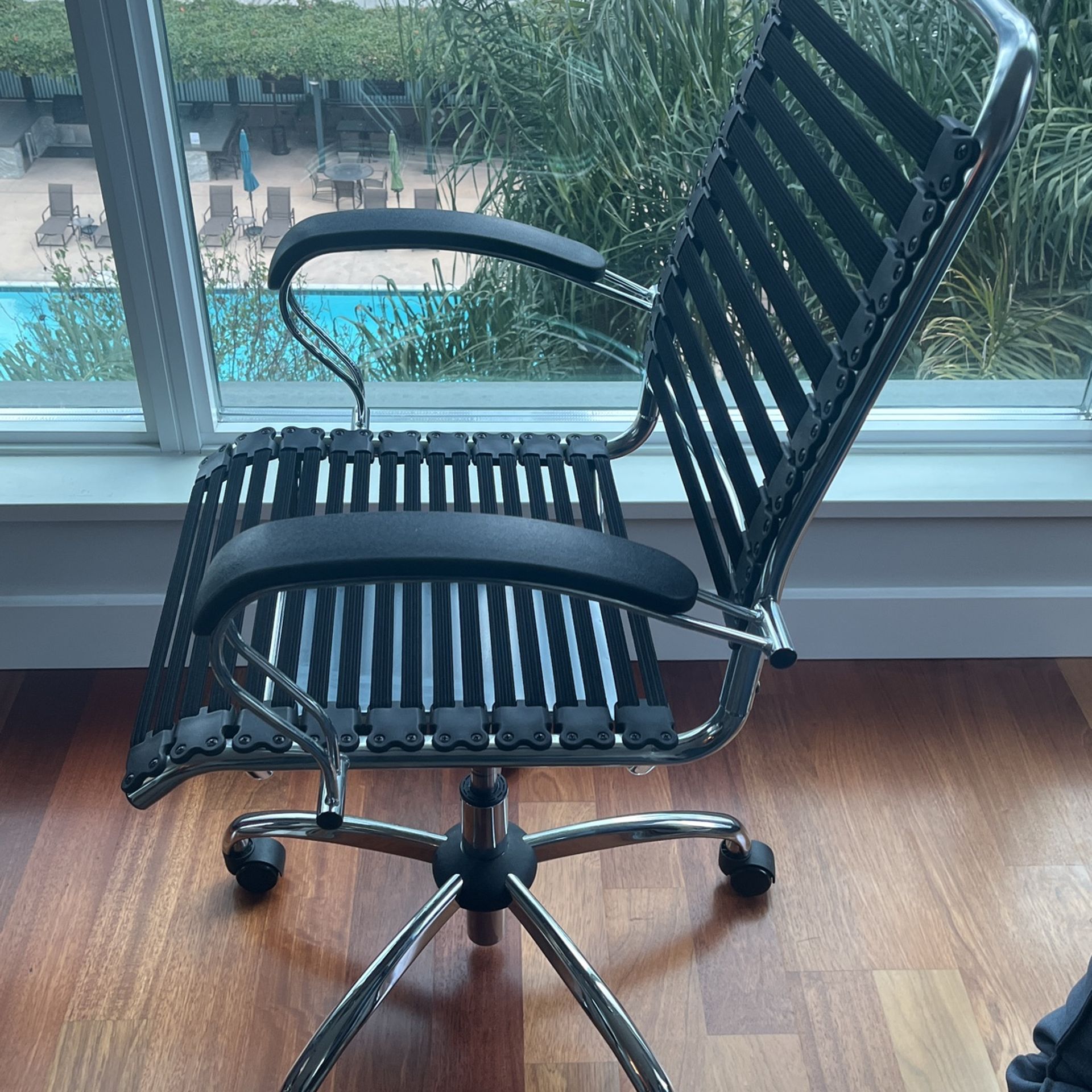 Chrome Bungee Office Chair