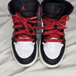 Jordan 1 Mid