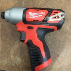 Milwaukee New 1/4" Impact 12M Nuevo