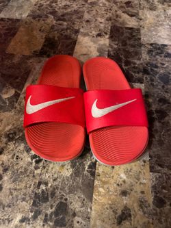 Kids Nike slides . Red 1y