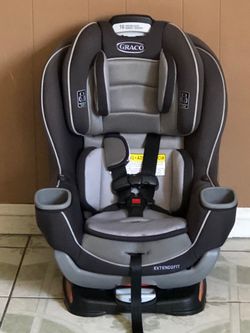 PRACTICALLY NEW GRACO EXTENDED 2FIT CONVERTIBLE CAR SEAT!!!!!