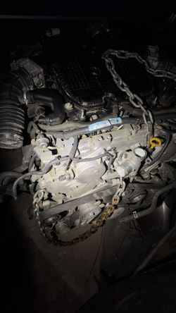 Infiniti Q50 3.7L engine