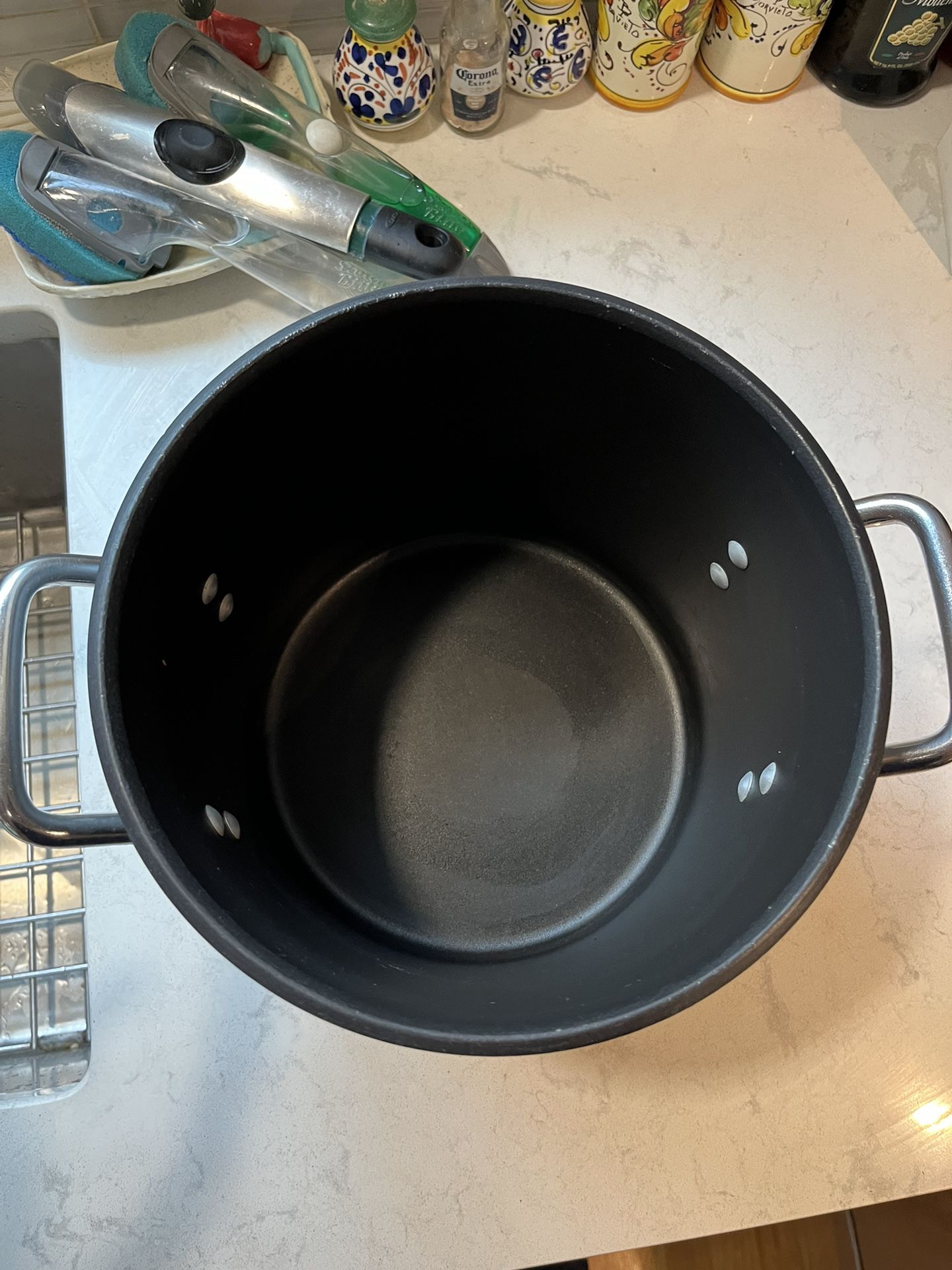 Calphalon Pan Slow Cooker Big Size for Sale in Malden, MA - OfferUp