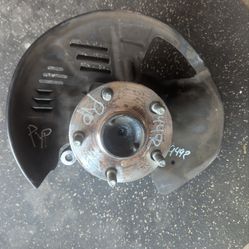 Pre-owned 1995 Lexus SC400 complete Hub and spindle( original)