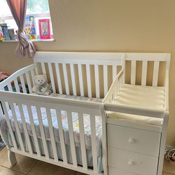baby crib, white  with drawers and changing station 