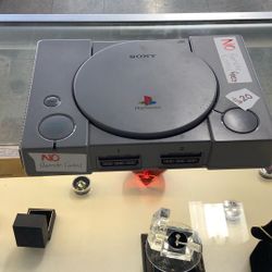 PLAYSTATION GAMING CONSOLE 