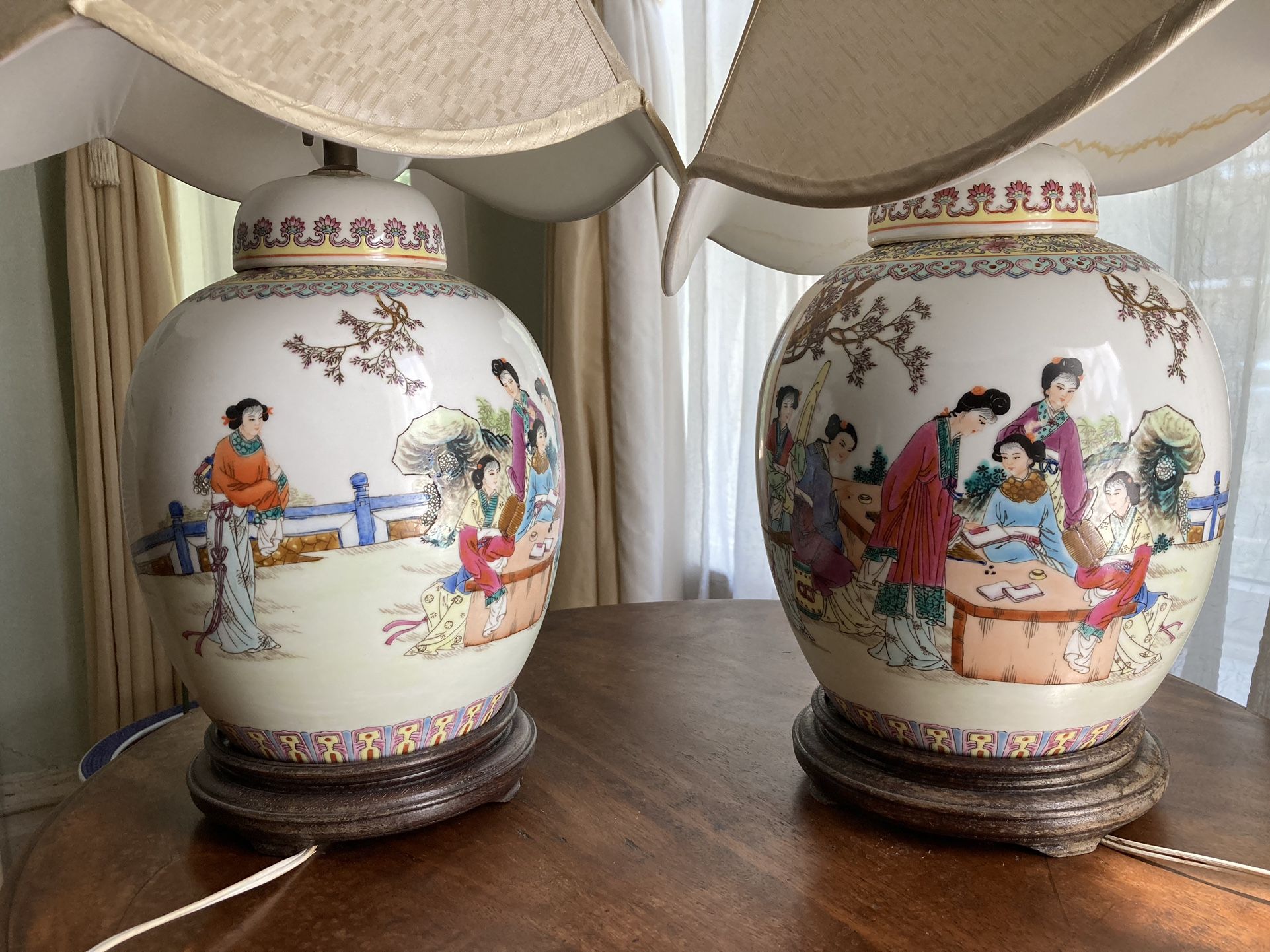 A Pair Chinese Porcelain Lamps
