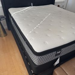 Cal King mattress & Bed Frame *excellent Condition*