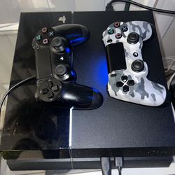 PS4 + 2  controllers + 6 games 