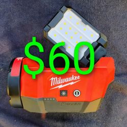 Milwaukee M12 Flood Light w/PACKOUT