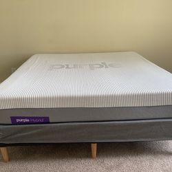 King size Bed And Mattress For Sale 