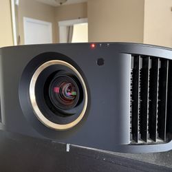 JVC DLA-RS2000 4K Projector + Screen Innovations 115” Black Diamond Zero Edge G2 16:9 Projector Screen