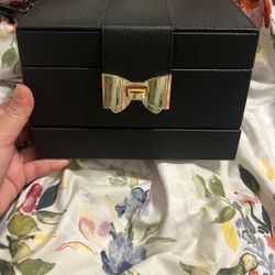 Jewelry box 