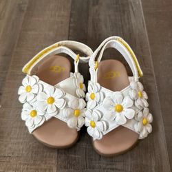 Baby ugg Sandals Size 2/3