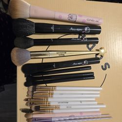 Brochure De Maquilage