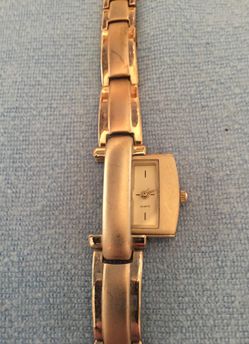 Silver tone retracting watch