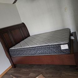 Queen Sized Bed Frame And Mattresses 