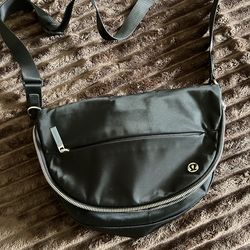 Lululemon festival purse bag