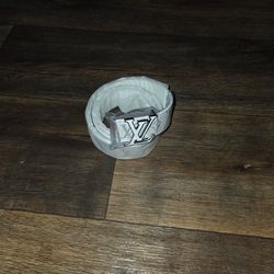 White lv belt! Size 30-33