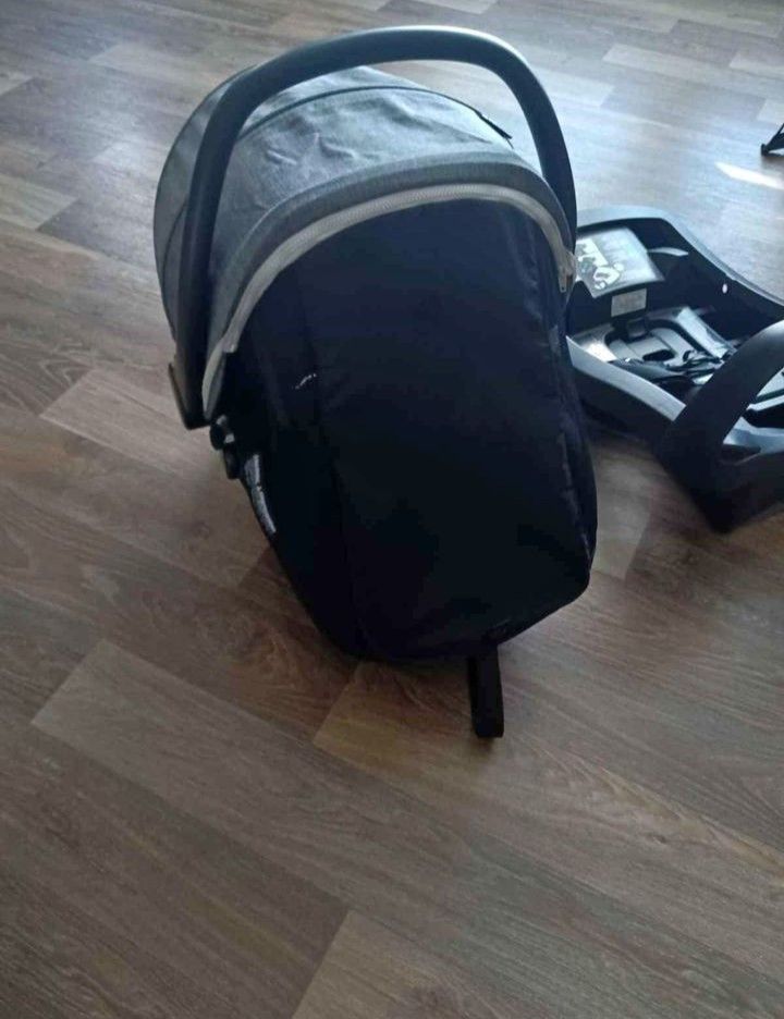 Evenflo Carseat with Base