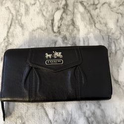 Coach Vintage Horse Carriage Black Patent Leather Wallet- Zip around