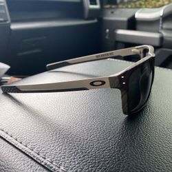 Oakley Holbrook