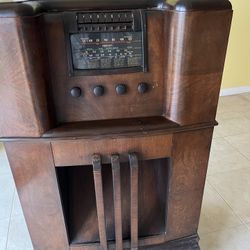 Antique Retro Crosley Curveflector Console Floor Radio