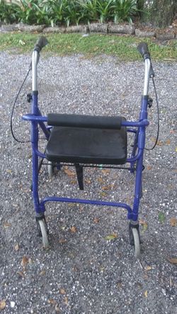 4 wheel walker with seat