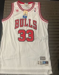 Scottie Pippen #33 Chicago Bulls Home Jersey