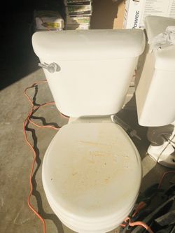 Free Set Of Toilets With Slow Slammed Cover