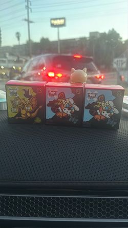 Hello kitty x Godzilla