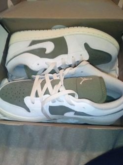 Size 7 Jordan 1s