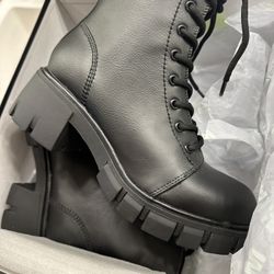 Women’s Black boots 7.5