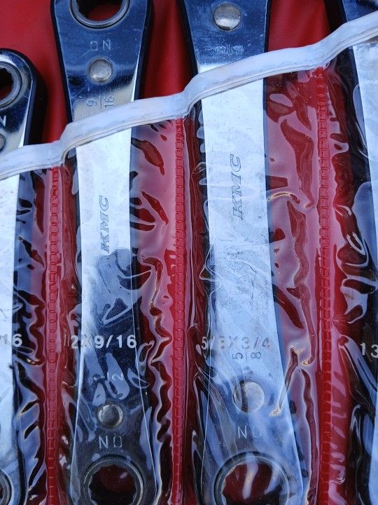 A 5 piece hand ratchet tool.