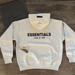 🔥 FEAR OF GOD ESSENTIALS HOODIE – LIGHT OATMEAL / LIGHT GREY – SIZE XXS (NEW)