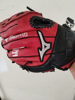 Mizuno Baseball Glove, Red and Black, Great Condition
