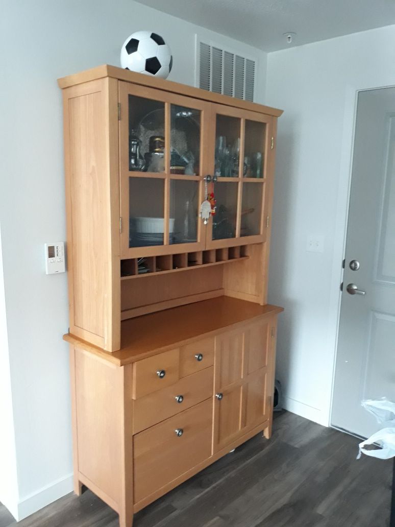 China cabinet / Kitchen Cabinet / Display Cabinet/Hutch/wooden shelf