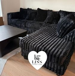 FREE White Glove Delivery – S300 Gia Black Sectional | Brand New