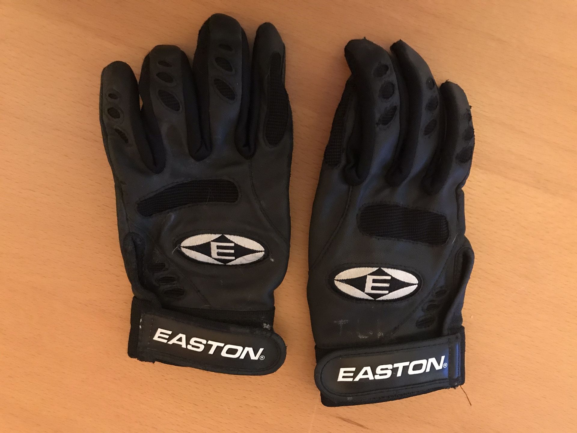 Easton youth baseball batting gloves
