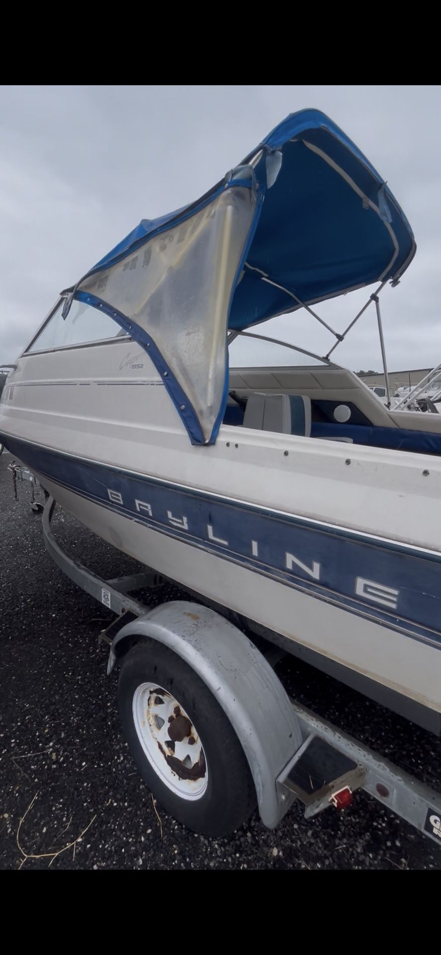 Boat - 20 Foot Bayliner