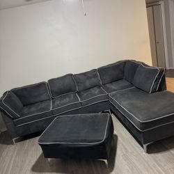 Sectional couch 