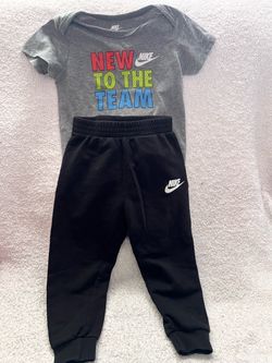 Nike Baby 2-Piece Bodysuit and Jogger Set