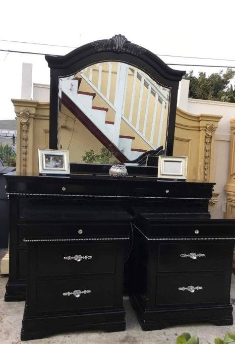 Beautiful classic style black dresser set pieces are oversized Pieces Including Two Big Dressers, Mirror And Two Big Nightstands /refinished!๐